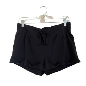 Lululemon drawstring pleated front shorts black size 10